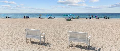 Una spiaggia nelle vicinanze