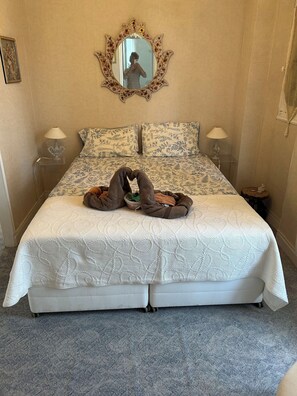 4 bedrooms, iron/ironing board, free WiFi, bed sheets - CANNES Sea View with Balcony in Belle Époque Villa "la Californie "***** (Cannes)