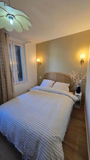 2 chambres, fer et planche à repasser, Wi-Fi, draps fournis