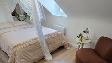 2 bedrooms, iron/ironing board, WiFi, bed sheets