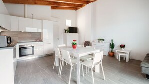 Dining - Lake View in Mandello del Lario (Casa Malù) (Mandello del Lario)