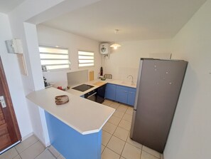 Micro-ondes, four, plaque de cuisson, lave-vaisselle