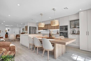 Dining - SF Home Away From Home in Coconut Grove (Miami)