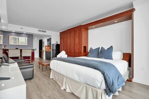 1 bedroom, desk, iron/ironing board, WiFi