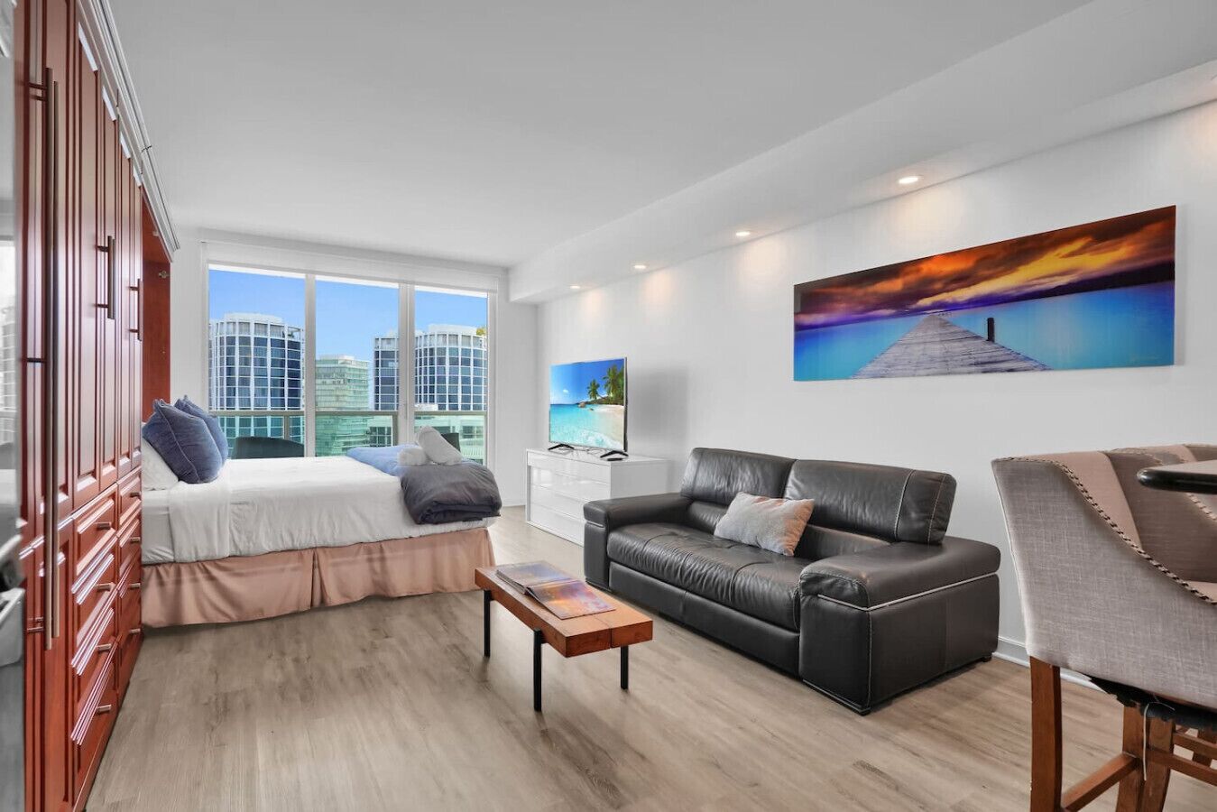 1 soverom, skrivebord, strykejern/-brett og wi-fi