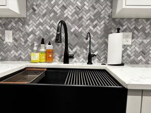 Réfrigérateur, four, plaque de cuisson, lave-vaisselle