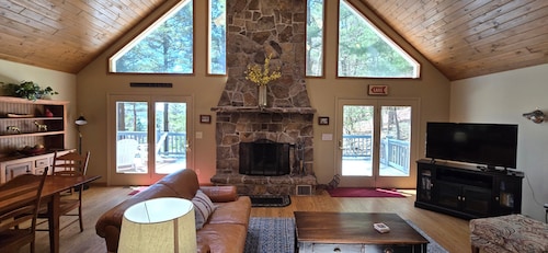Tall Pines - Charming 5BR Getaway w/ Lake Access, Hot Tub & Fireplace