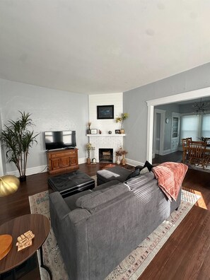 Smart TV, fireplace, offices - Work & Relax 1BR w/ Office in Prime Location (Bloomington)