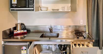 Central Christchurch Twin Studio with Full Kitchen