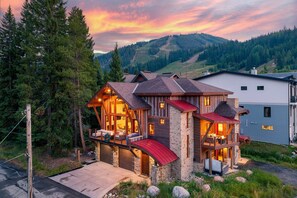 Exterior - Slopeside Custom Chalet I 2 Hot Tubs I Fire Tables I Views I Best Price I Discounted Attractions (Winter Park)