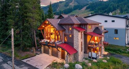 Slopeside Custom Chalet I 2 Hot Tubs I Fire Tables I Views I Best Price I Discounted Attractions