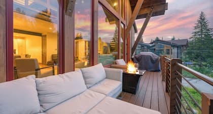 Slopeside Custom Chalet I 2 Hot Tubs I Fire Tables I Views I Game Room I Discounted Attractions