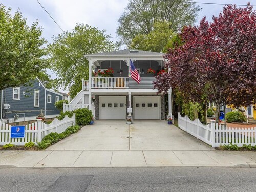 One Bedroom Apartment in Center of Cape May with 5 Day Miniimum Stays