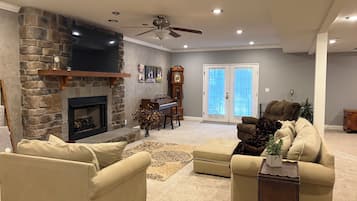 TV connectée, cheminée