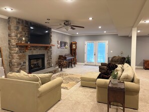 Smart TV, fireplace