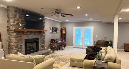 Spacious guest apartment to enjoy. Only 12 Minutes from Liberty University.