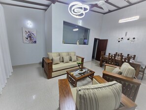 Smart TV - Kohomba Gaha Residencies – Modern 3BR Apartment with Balcony in Colombo 07 (Colombo)