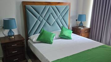 3 室のベッドルーム、デスク、アイロン / アイロン台、WiFi (無料)