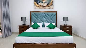 3 bedrooms, desk, iron/ironing board, free WiFi