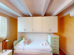 1 chambre, fer et planche Ă repasser, Wi-Fi gratuit, draps fournis