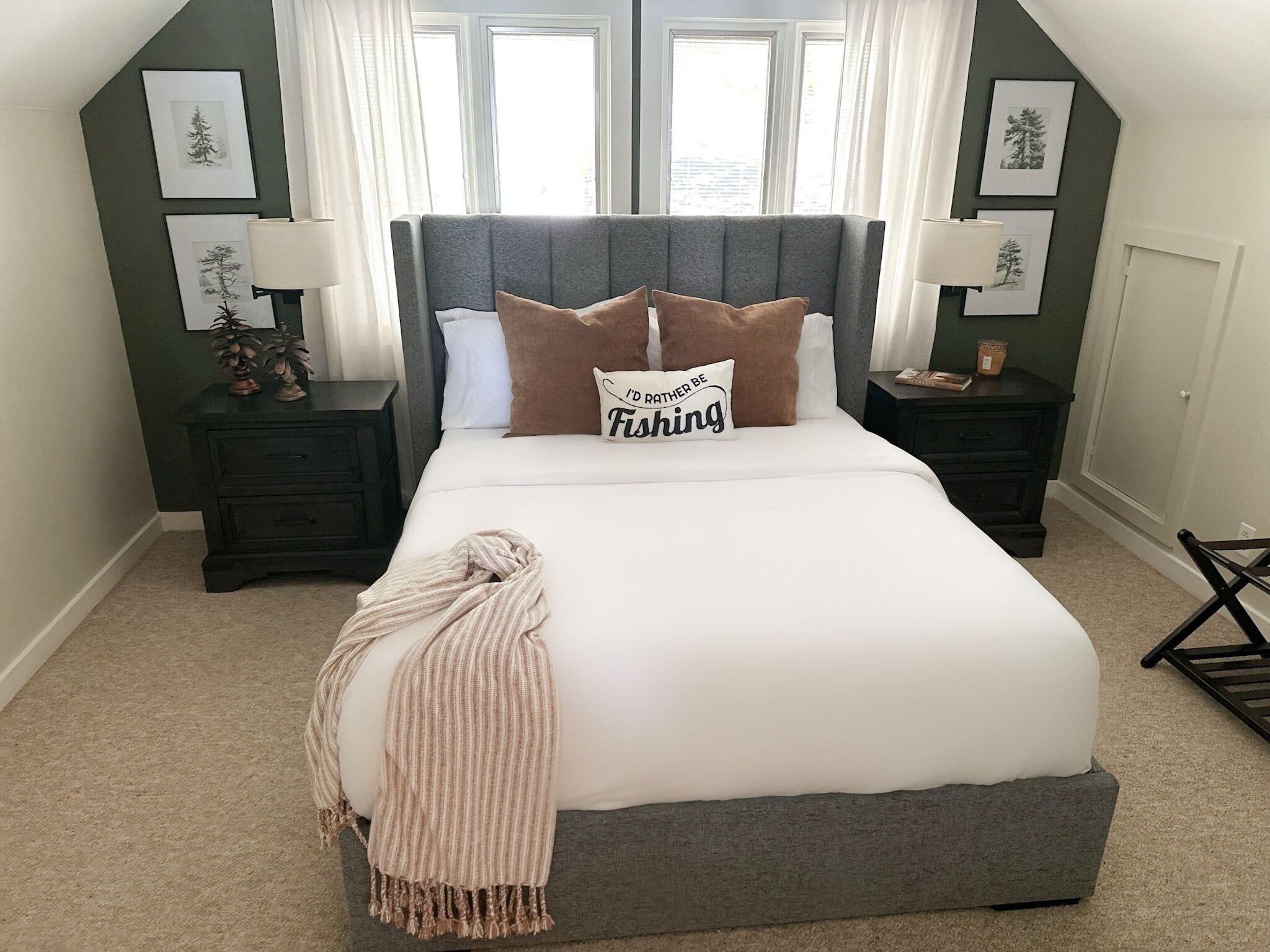 3 habitaciones, tabla de planchar con plancha, wifi y ropa de cama 