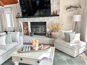 Smart TV, fireplace