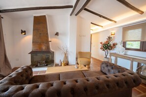 Living area - Cortijo Rural Fandango 3 - Pool and Mountain (Almuñecar)