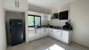 Microwave, stovetop, blender, cookware/dishes/utensils