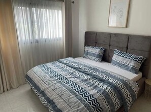 2 Schlafzimmer, BĂŒgeleisen/BĂŒgelbrett, WLAN, BettwĂ€sche