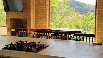 Réfrigérateur, four, plaque de cuisson, cafetiÚre/bouilloire