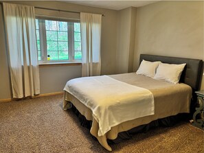 2 habitaciones, tabla de planchar con plancha y cuna de viaje 