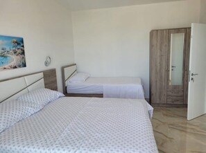 1 chambre, fer et planche à repasser, Wi-Fi, draps fournis