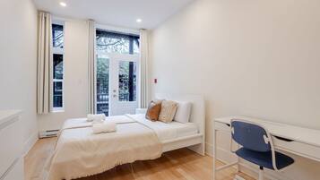 4 bedrooms, desk, iron/ironing board, free WiFi