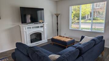 Smart TV, fireplace