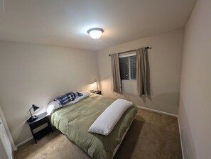 3 habitaciones, tabla de planchar con plancha, wifi y ropa de cama 