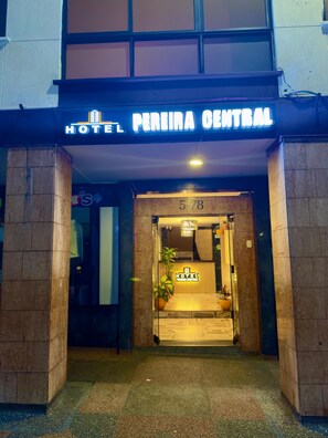 Front of property - Hotel Pereira Central (Pereira)