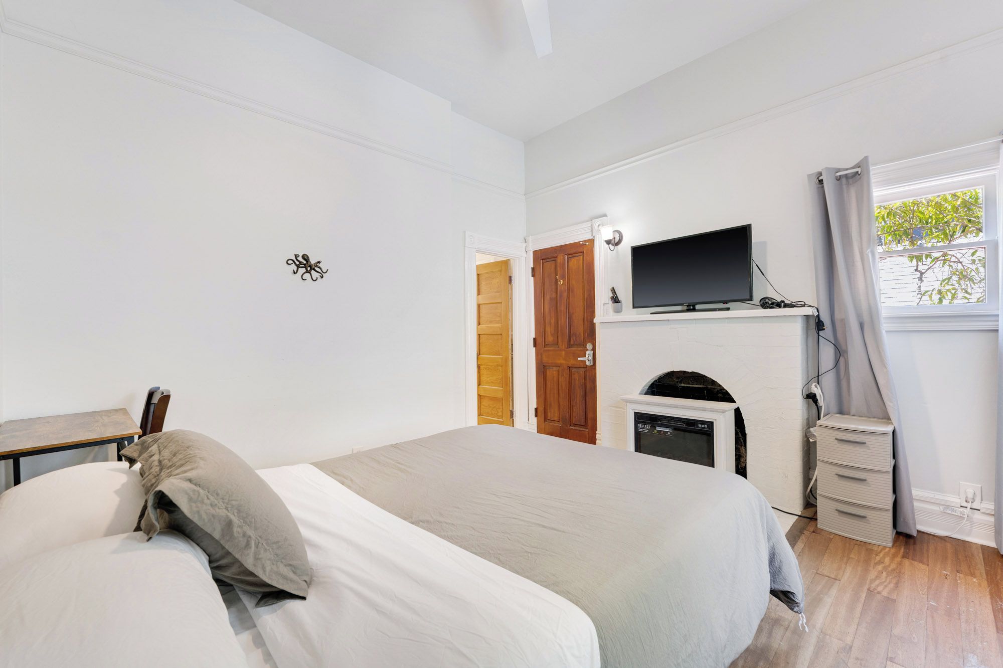 1 bedroom, desk, WiFi (free), bed sheets