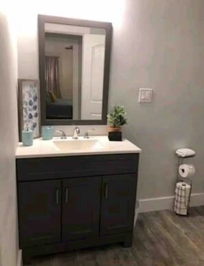 Dusche, Handtücher, Toilettenpapier