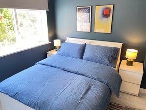 2 slaapkamers, een strijkplank/strijkijzer, gratis wifi, beddengoed