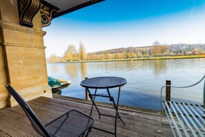 Apartment | 3 bedrooms, desk - Water s Edge - From 300 Per Night (Henley-on-Thames)