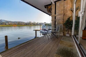 Apartment | 3 bedrooms, desk - Water s Edge - From 300 Per Night (Henley-on-Thames)