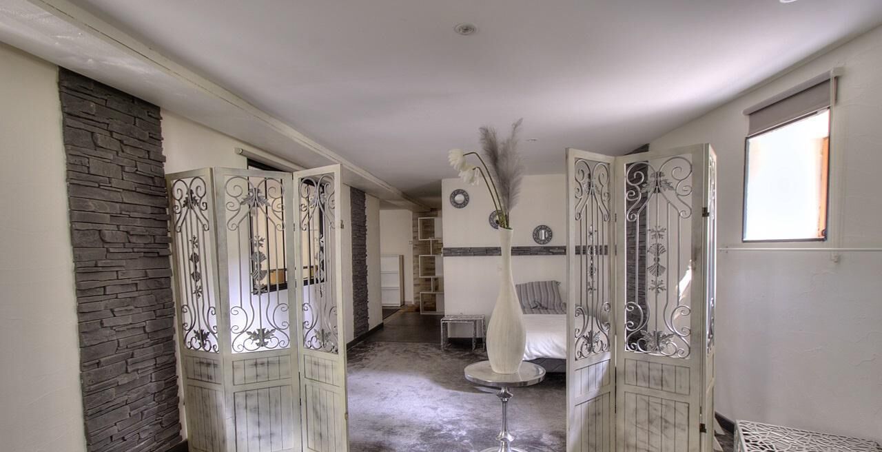 5 bedrooms, iron/ironing board, travel cot, free WiFi