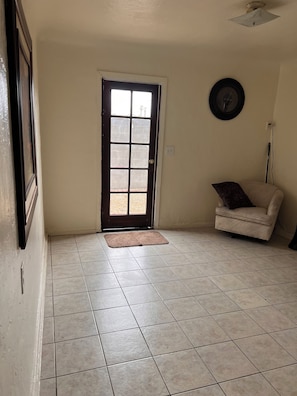 Interior - Cozy 1-bedroom Purple apartment in Historic Downtown Phoenix with AC, WiFi (Phoenix)