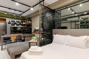 1 多间卧室、办公桌、熨斗/熨衣板、旅行婴儿床