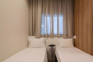 2 bedrooms, desk, iron/ironing board, travel cot