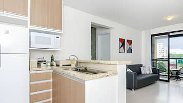 Fridge, microwave, stovetop, coffee/tea maker