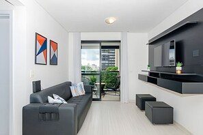 TV - Oásis Urbano com Vistas Deslumbrantes no Sky CWB (Curitiba)