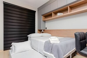 1 bedroom, desk, iron/ironing board, travel crib - Studio incrível no condomínio clube sky Batel soho (Curitiba)