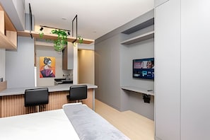 1 bedroom, desk, iron/ironing board, travel crib - Studio incrível no condomínio clube sky Batel soho (Curitiba)