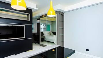 1 Schlafzimmer, Schreibtisch, Bügeleisen/Bügelbrett, Reisekinderbett